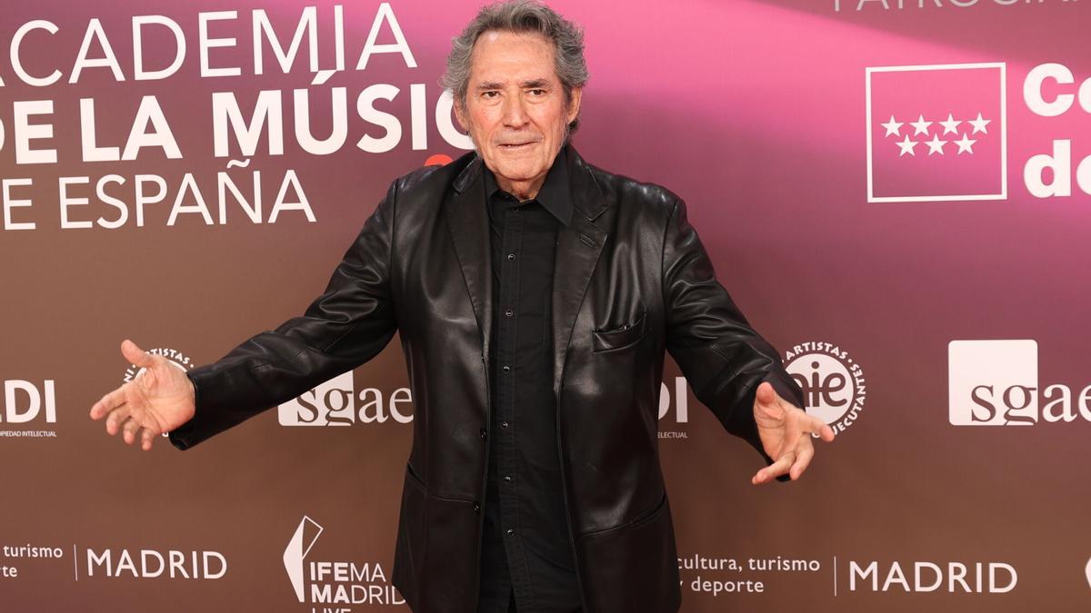 Miguel Ríos durante la entrega de los premios de la Academia de la Música de España que se celebra en el Palacio Municipal IFEMA, a 4 de junio de 2025, en Madrid (España). Esta cita clave para la industria musical reune a los principales representantes del sector para celebrar la excelencia, el talento y la diversidad sonora del panorama nacional. En esta edición, los Premios han batido récords con más de 4.900 propuestas recibidas para un total de 223 candidaturas repartidas en 43 categorías, seleccionadas por más de 60 profesionales del sector musical que integran los Comités de Nominación. PREMIOS;MUSICA;GENTE José Ruiz / Europa Press 04/06/2025. MIGUEL (CANTANTE) RIOS;José Ruiz;category_code_sho;
