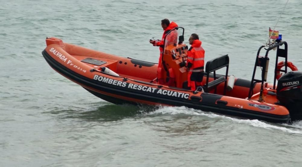 Los bomberos buscan a dos surfistas en Peníscola