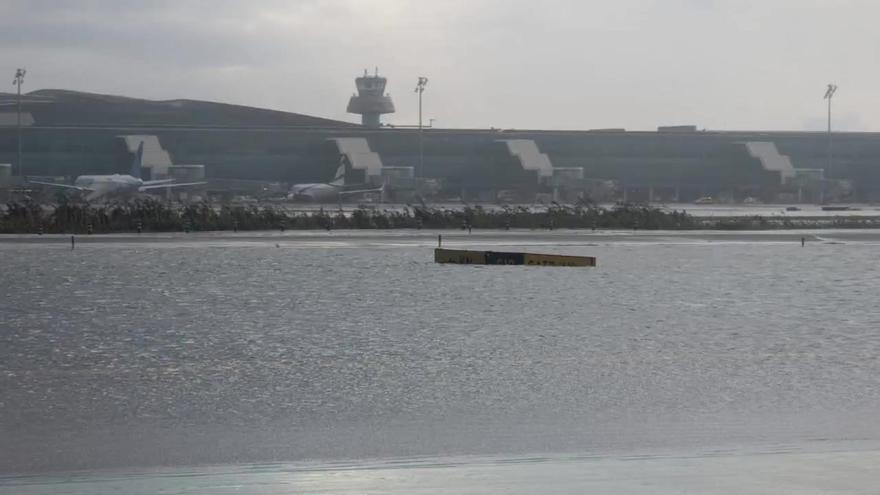 Así ha dejado la dana las pistas del aeropuerto de Barcelona-El Prat