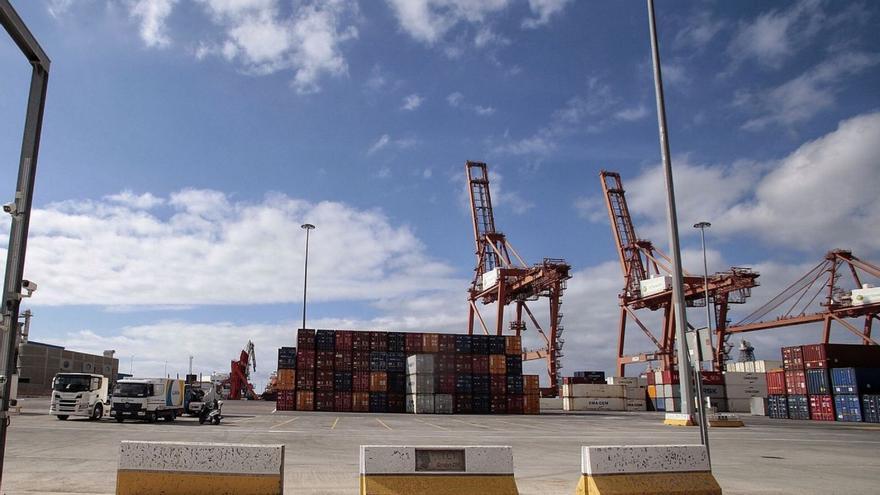 El repunte del tráfico portuario y petrolero dispara la exportación