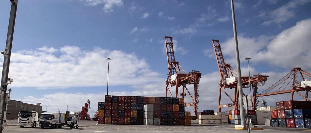 Panorámica de la terminal de contenedores del Puerto de Santa Cruz de Tenerife. | | MARÍA PISACA