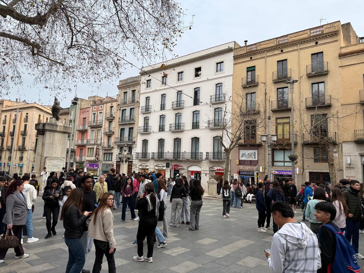 La Rambla, pocs minuts després de les 17 hores, quan començaven a arribar les 400 persones que finalment han omplert l’espai.