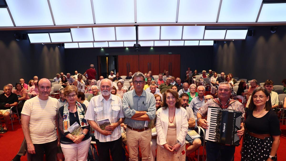 De izquierda a derecha, Pablo León, Isabel Méndez, Celso Peyroux, Jaime Izquierdo,Teresa Rodríguez, Honorino Alonso  y Marisa Pola.