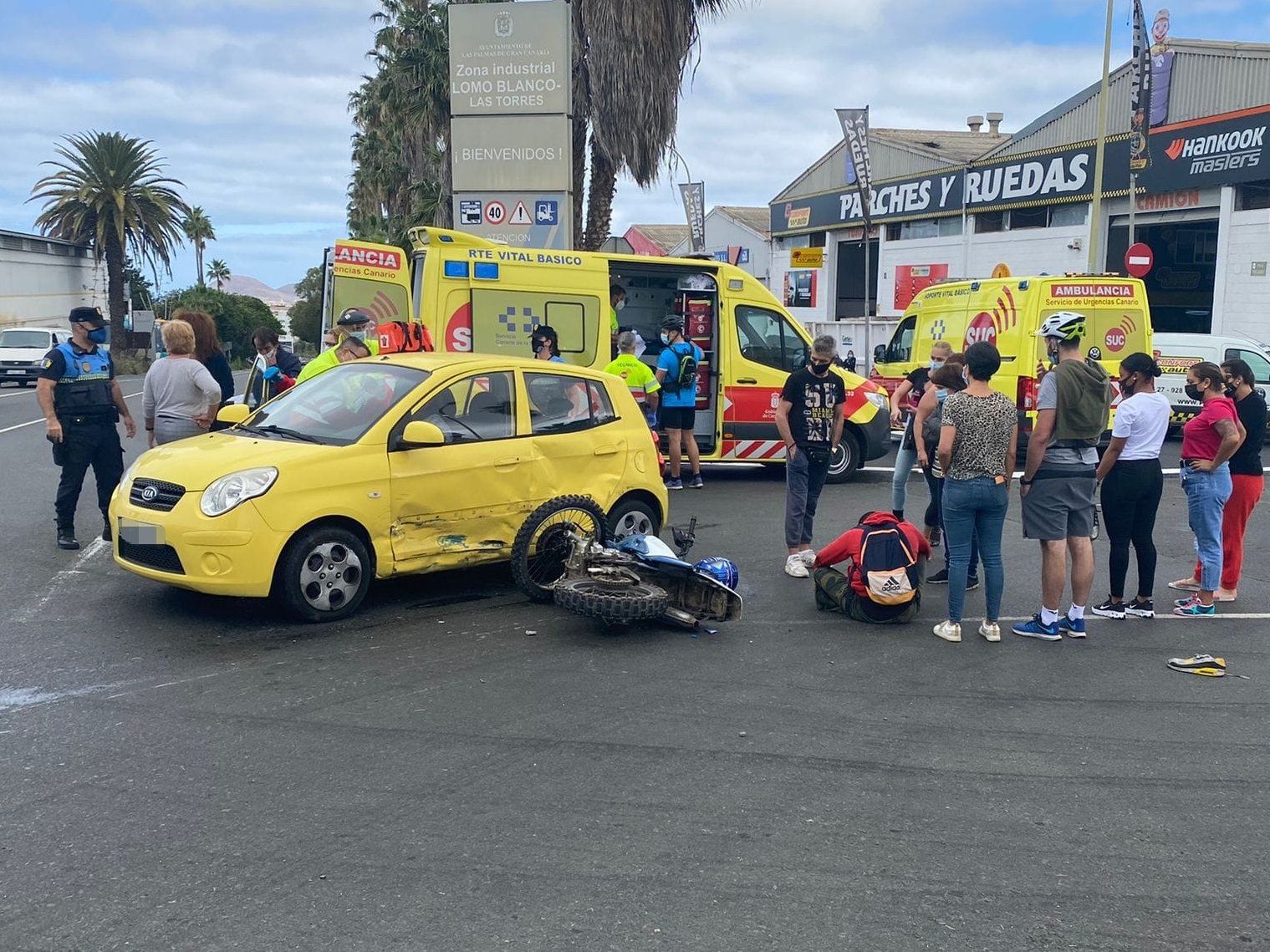 Accidente entre coche y moto en Tamaraceite