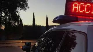 Un vehicle surt de la via a la C-16, a Sant Fruitós de Bages