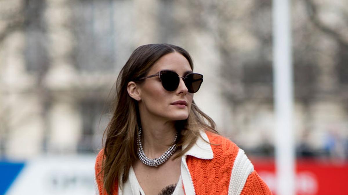 Olivia Palermo con dos cárdigans en la Semana de la Moda de París