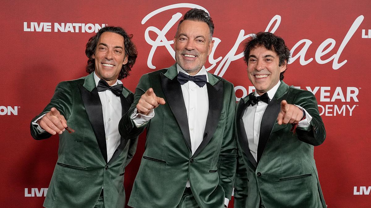 Cafe Quijano. De izquierda a derecha, Óscar Quijano, Manuel Quijano y Raúl Quijano, a su llegada a la gala.