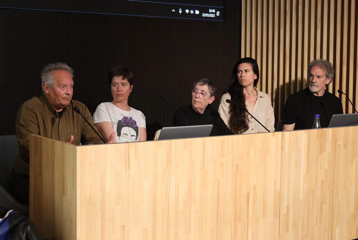 Una de las mesas de las jornadas de reflexión, reconstrucción y regeneración del sector de las artes visuales en la Comunitat Valenciana,