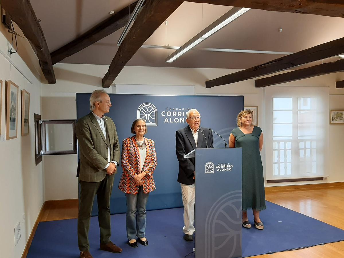 Por la izquierda, Andrés Álvarez, María Pilar García Cuetos, Pedro García Barreno y Elena de Lorenzo Álvarez, integrantes deljurado de Letras, Artes y Conservación del Patrimonio Histórico