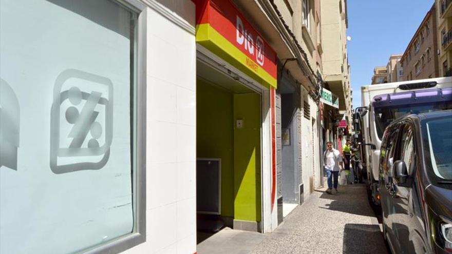 Dia cierra dos de las nueve tiendas que bajarán la persiana en Aragón