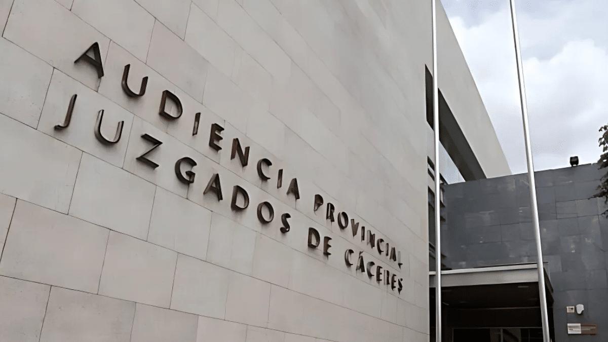 Audiencia Provincial de Cáceres, donde se juzga este martes a la acusada.