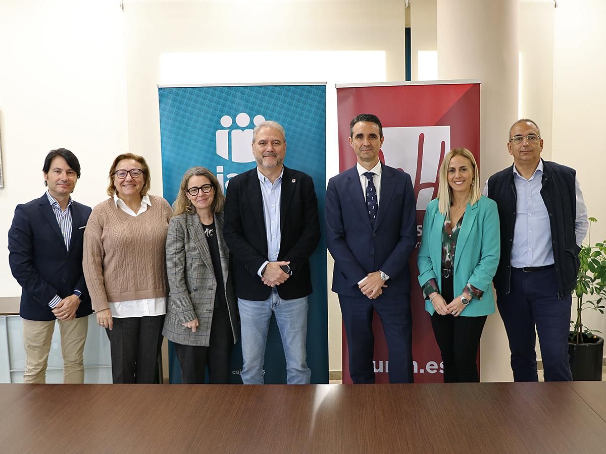 El convenio entre Cajamar Caja Rural y la UMH apoyará la creación de nuevas empresas