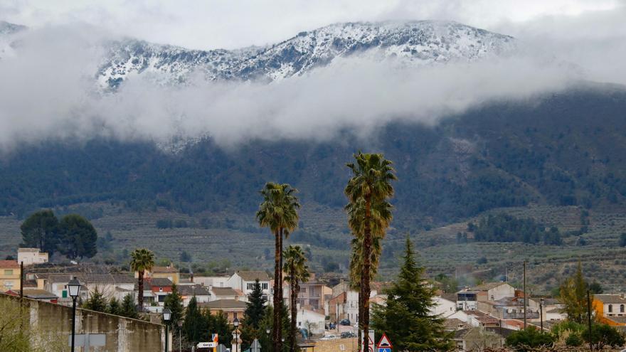 Alcoy amanece rodeada de nieve