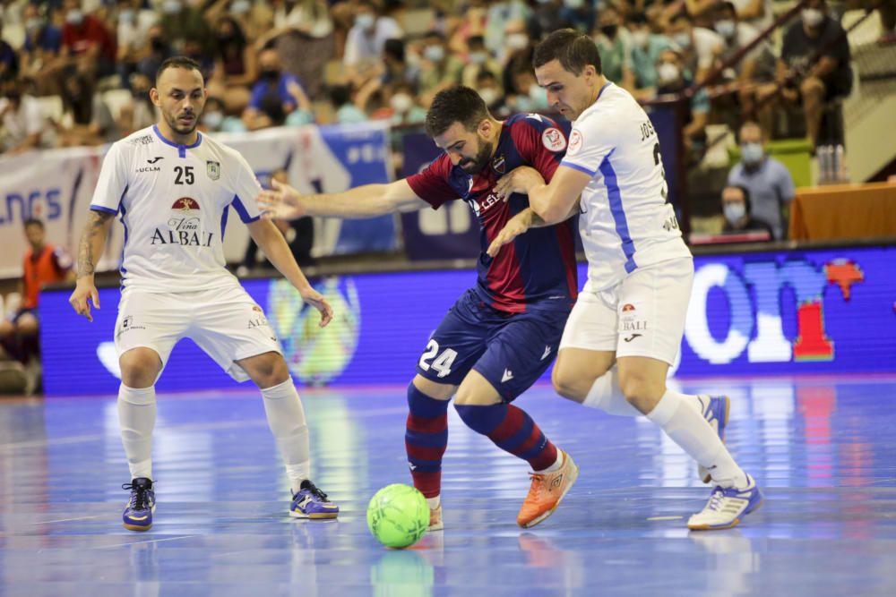 Levante - Valdepeñas: Las mejores fotos del duelo