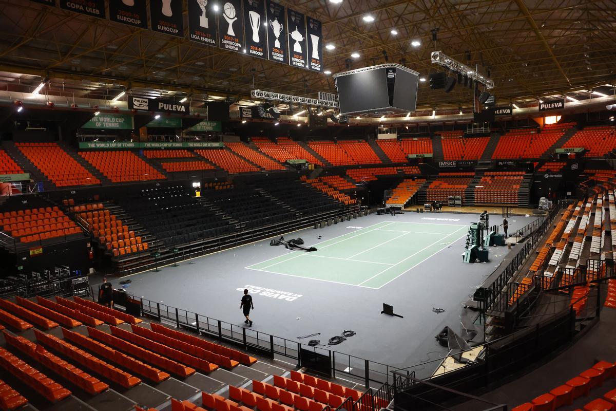 Desmontaje de las pistas de La Fonteta tras la Copa Davis Desmontaje de las pistas de La Fonteta tras la Copa Davis