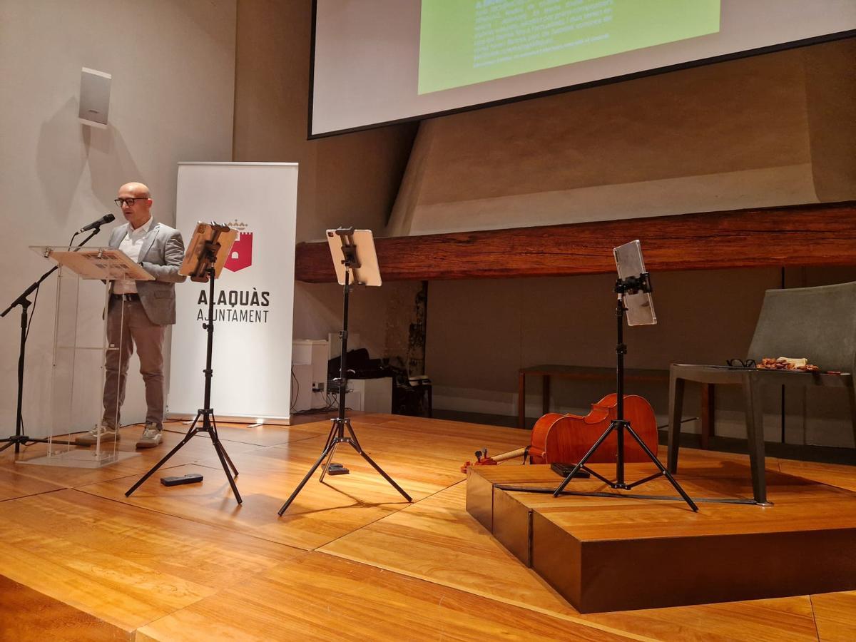 El alcalde Toni Saura el sábado en el Castell antes del concierto de Senalag.