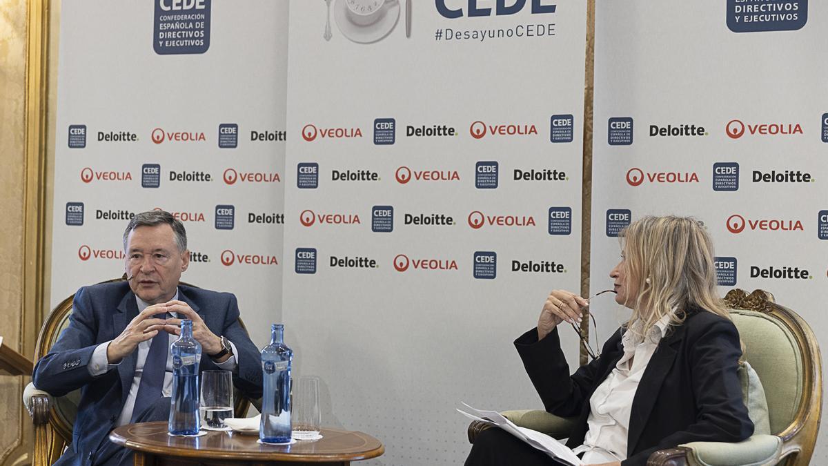 Ángel Simón, el consejero delegado de CriteriaCaixa en la sesión de Desayunos CEDE