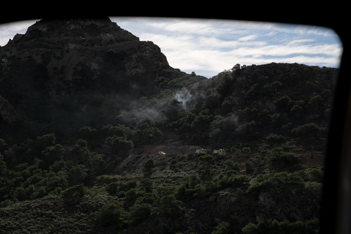 Algunos de los momentos más destacados de esta mañana en el incendio de Cabo Tiñoso. Algunos de los momentos más destacados de esta mañana en el incendio de Cabo Tiñoso.