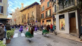 La plaza de Cort vibra con la tradicional Festa de l'Estendard: "Visca Mallorca"