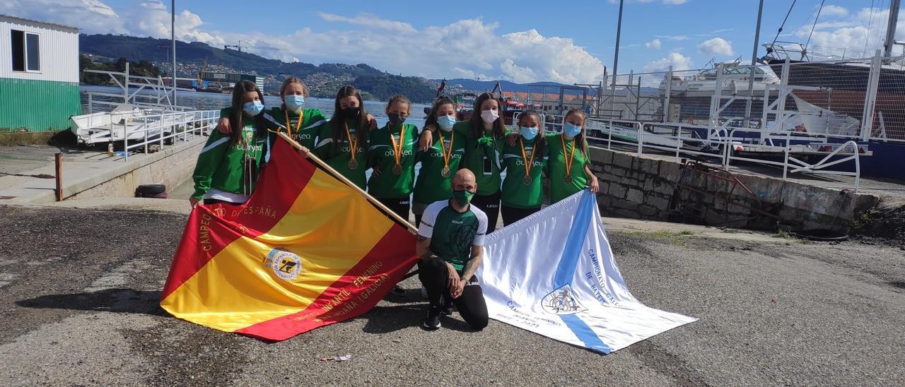 Las remeras infantiles del Samertolaméu, con las banderas del Campeonato de España y del Campeonato Gallego.