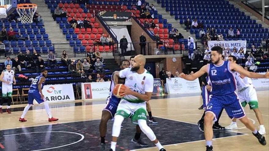 El TAU Castelló concede una derrota en la pista del colista