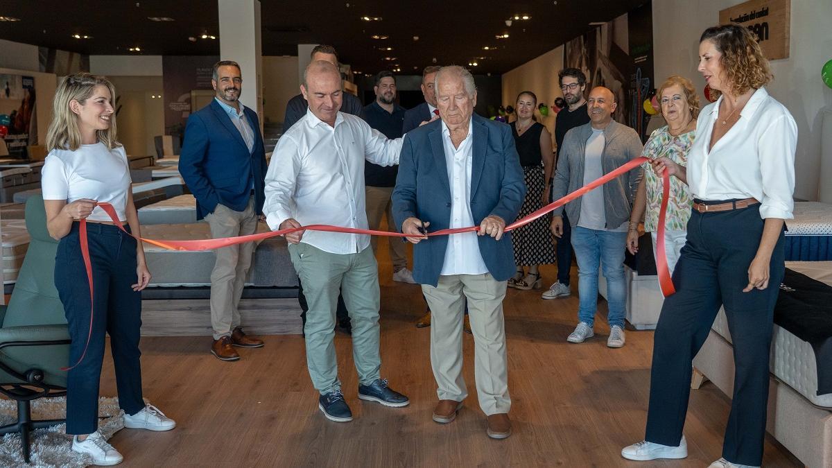 Manuel Guerrero, fundador de Mi Colchón, inaugura la nueva tienda de Mijas.