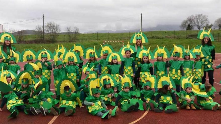 El colegio de Colombres celebra el Antroxu con una chocolatada y disfraces  de dinosaurios - La Nueva España