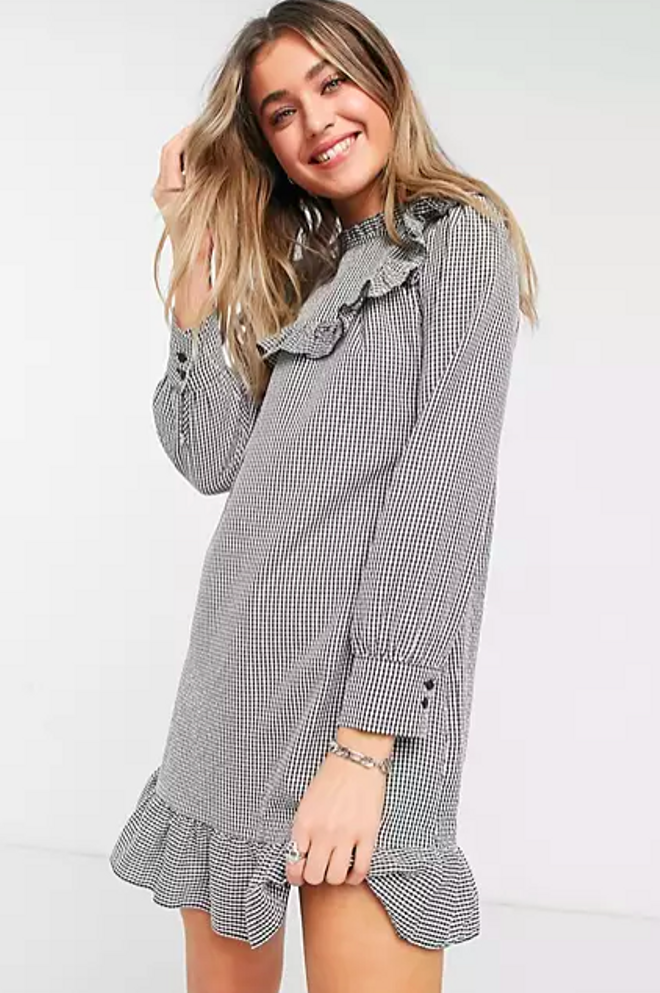 Vestido corto negro amplio a cuadros con detalle de volantes de New Look