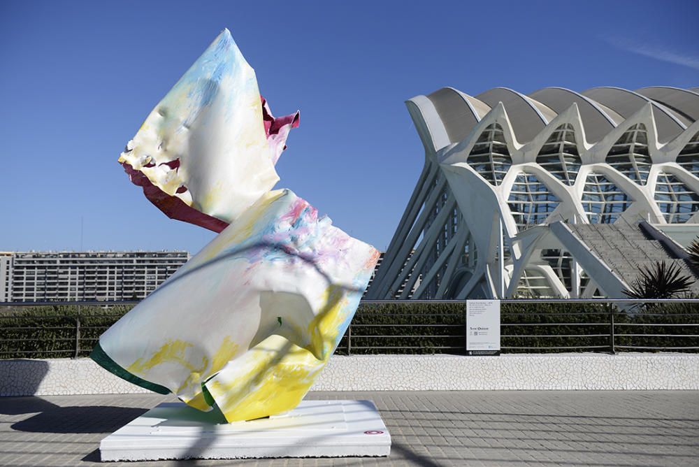 Arne Quize planta su 'jardín' junto a la obra de Calatrava