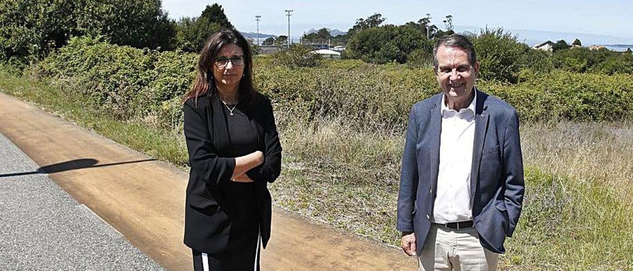 María José Caride y Abel Caballero, en Cabo Estai.