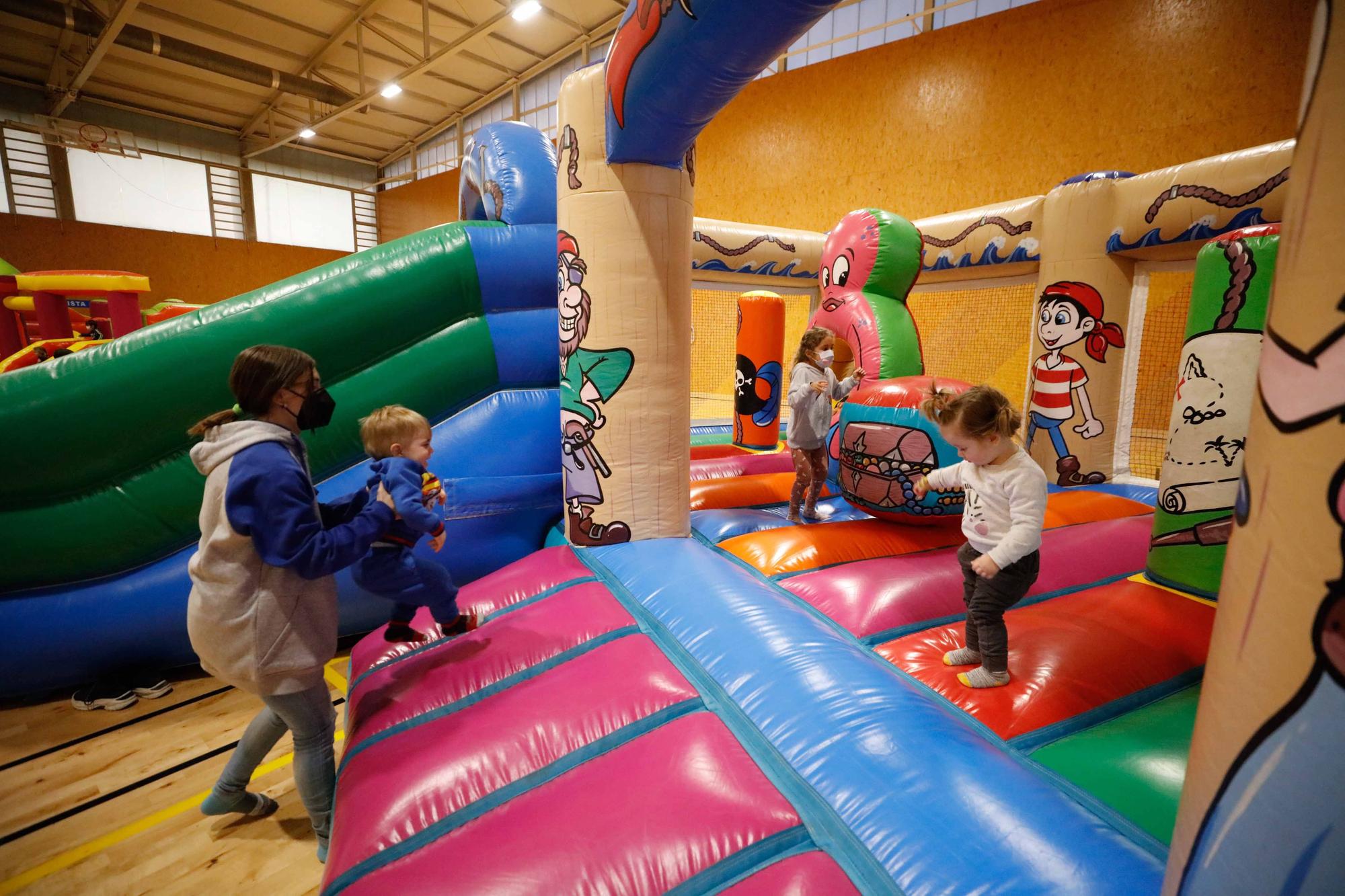 Una Navidad hinchable en Sant Jordi