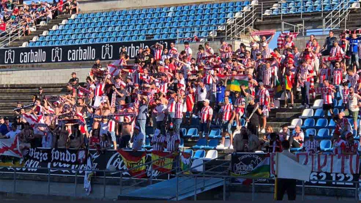 Aficionados del Logroñés animando en un partido