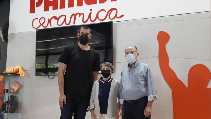 Marc Gasol, junto a María Ángeles Vidal y Paco Raga