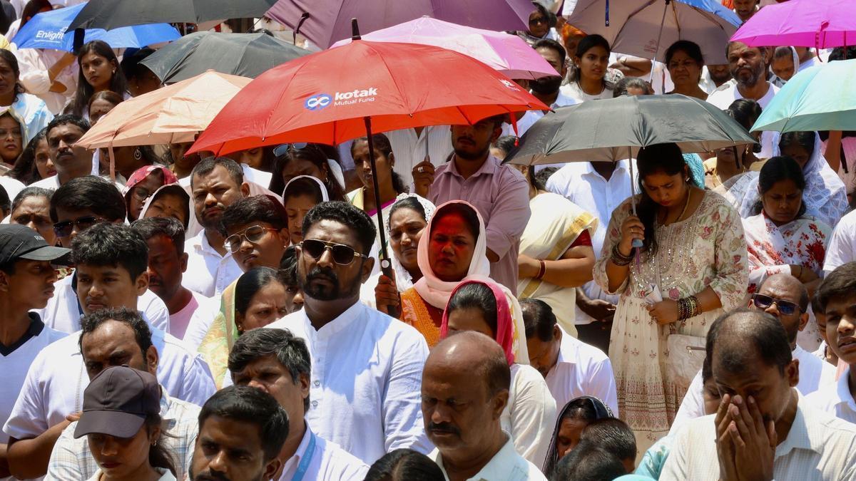 El reto de hacer un censo en India, el país más poblado del mundo: tres millones de funcionarios y un año de trabajo