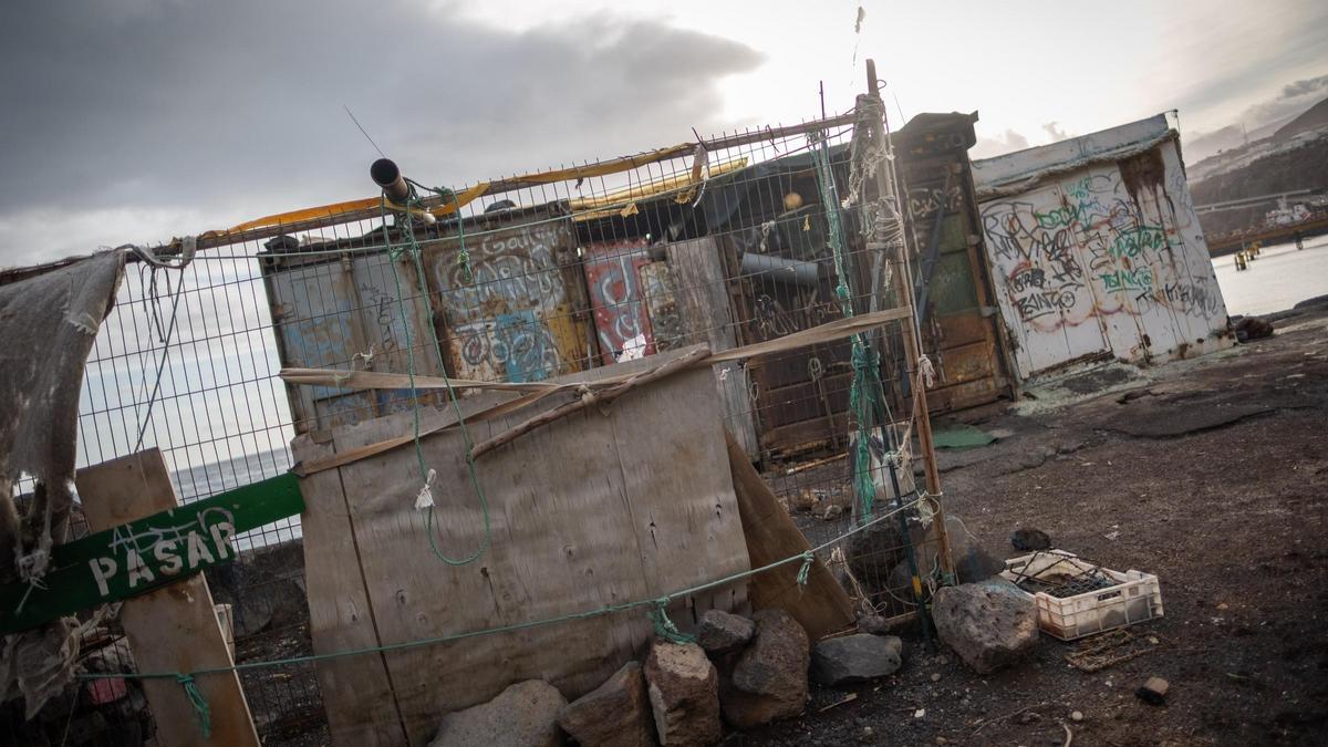 Casetas en el Muelle de La Hondura.