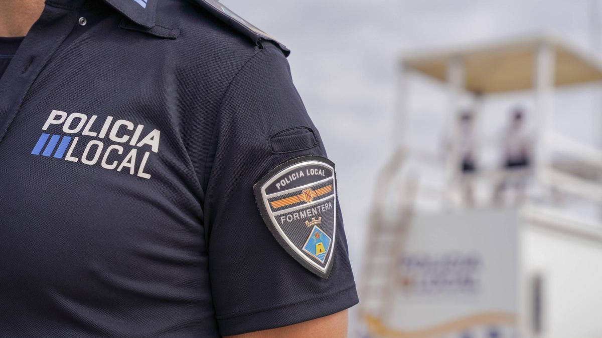 Un agente de la Policía Local de Formentera