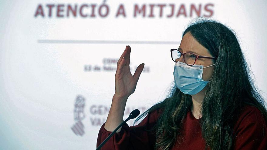 La vicepresidenta y portavoz del Consell, Mónica Oltra, interviene en rueda de prensa, ayer. | EFE / BIEL ALIÑO