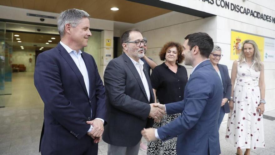 Acuerdo para reactivar el centro de pacientes neurológicos de Langreo con 22 millones: funcionará al "máximo" de su potencial y será "una referencia europea", afirma en Barros el ministro Bustinduy