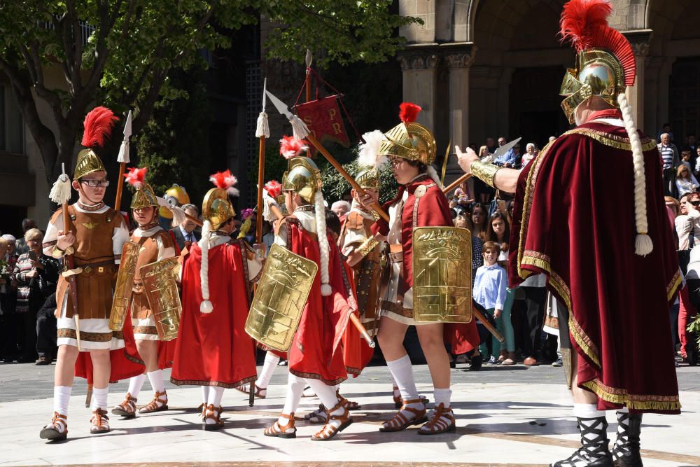 Benedicció de Rams davant l'església de Crist Rei de Manresa i desfilada dels Armats