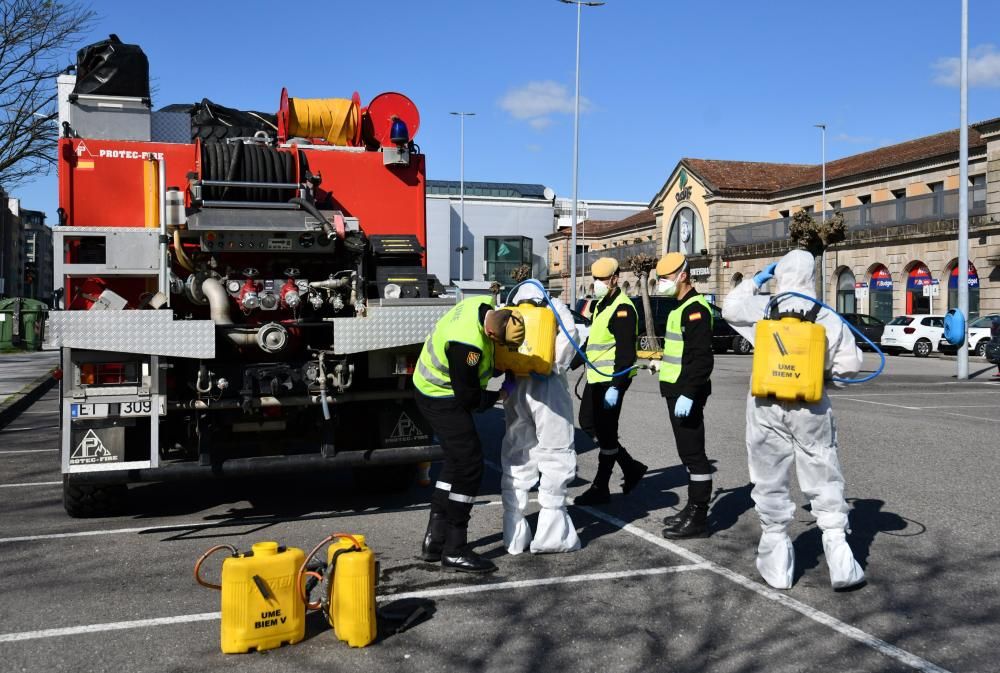 Coronavirus en Pontevedra: la UME se afana en la limpieza de puntos críticos