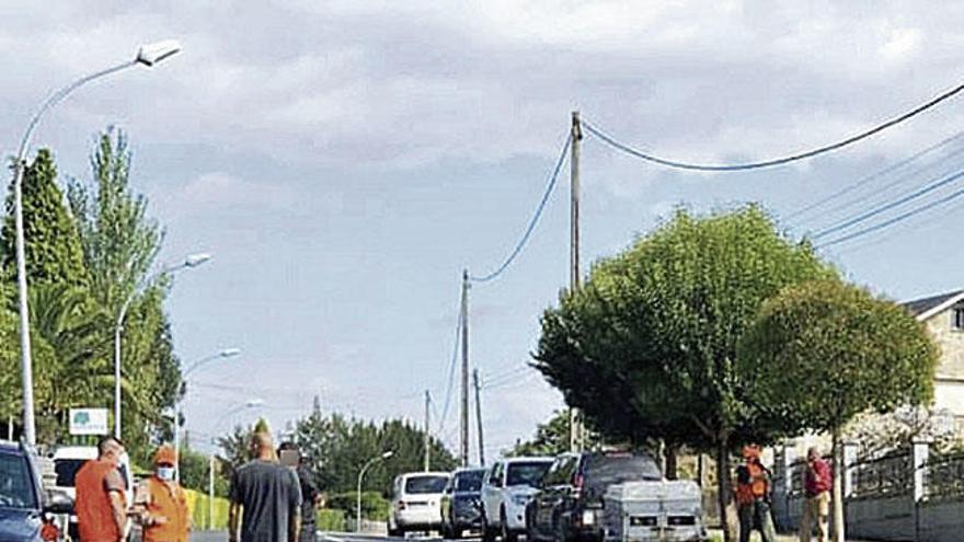 Imagen de cazadores en A Ferrala el pasado agosto.  // Libera