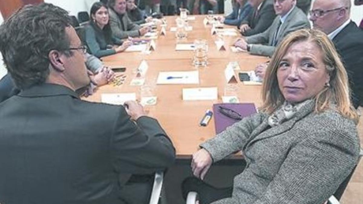 La vicepresidenta Ortega, reunida con los partidos catalanes, ayer.