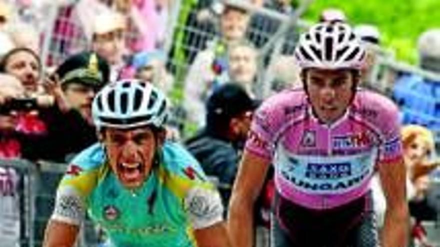 Contador demuestra que es el amo y señor del Giro