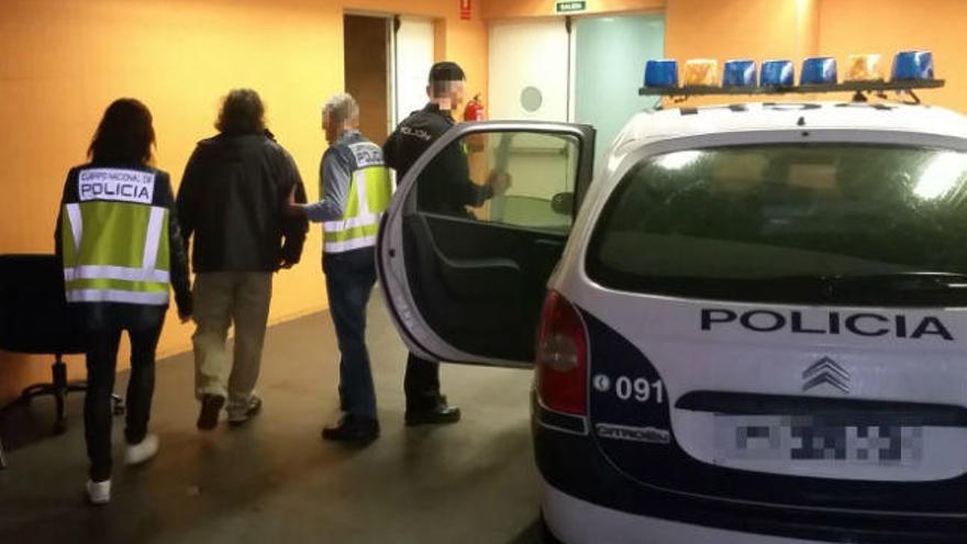 Momento de la detención del varón en Orihuela