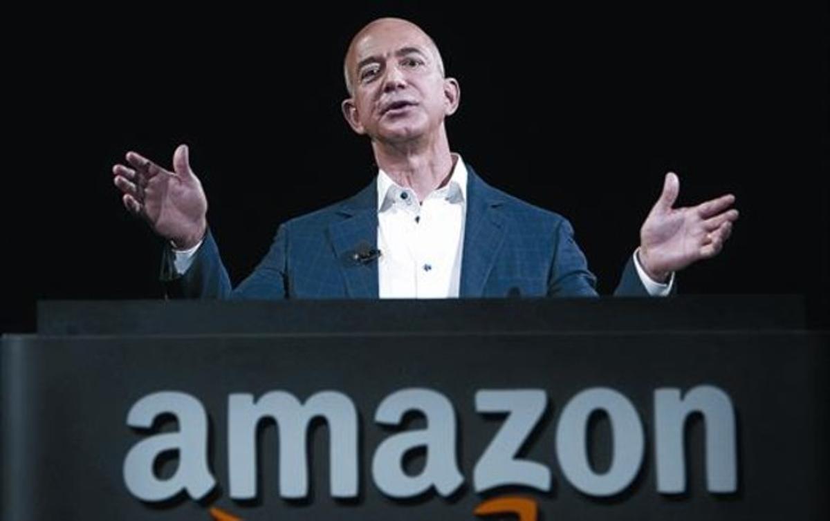 Innovador 8 Bezos, en la presentació de l’últim llibre electrònic d’Amazon, el setembre del 2012.
