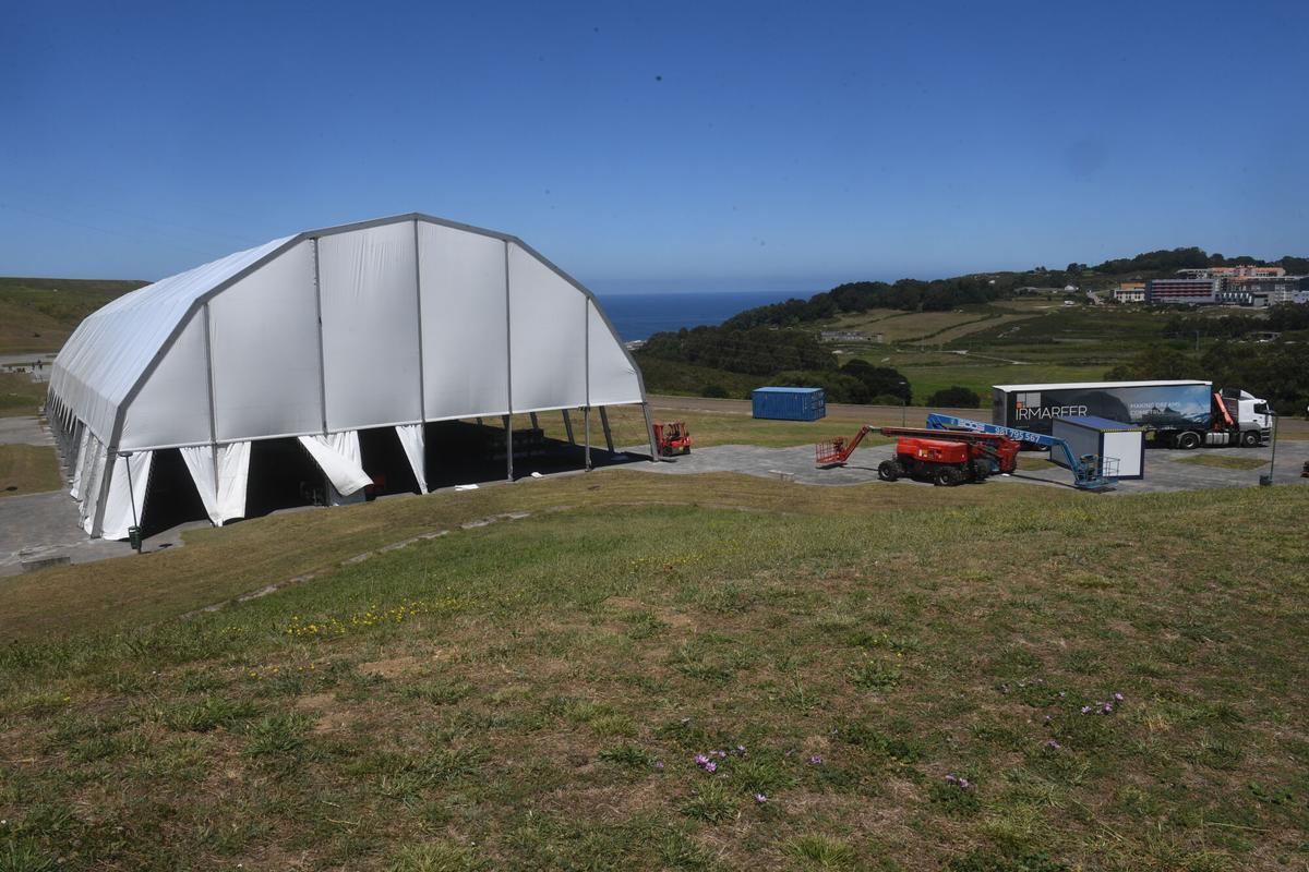 La carpa del parque de Bens donde se celebró el Wake Up Festival