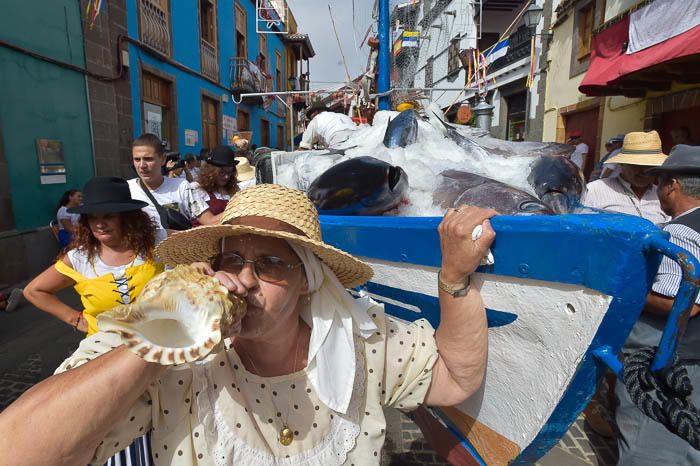 Carretas y grupos en la romería del Pino