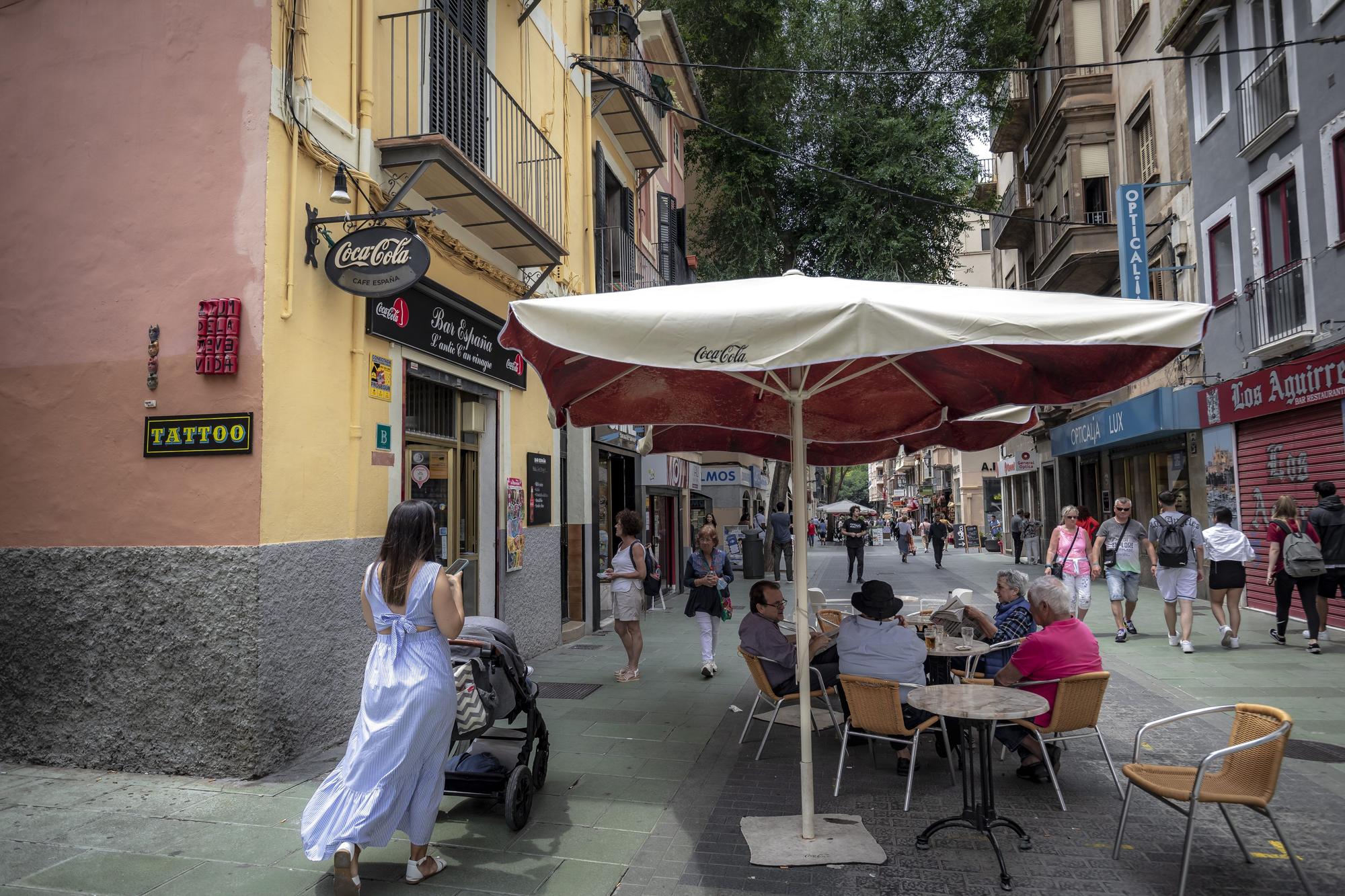 El bar España Ca'n Vinagre se suma a la prohibición de fumar en su terraza