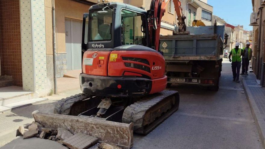 Renuevan el abastecimiento de agua de la calle Cruz de Aljucer