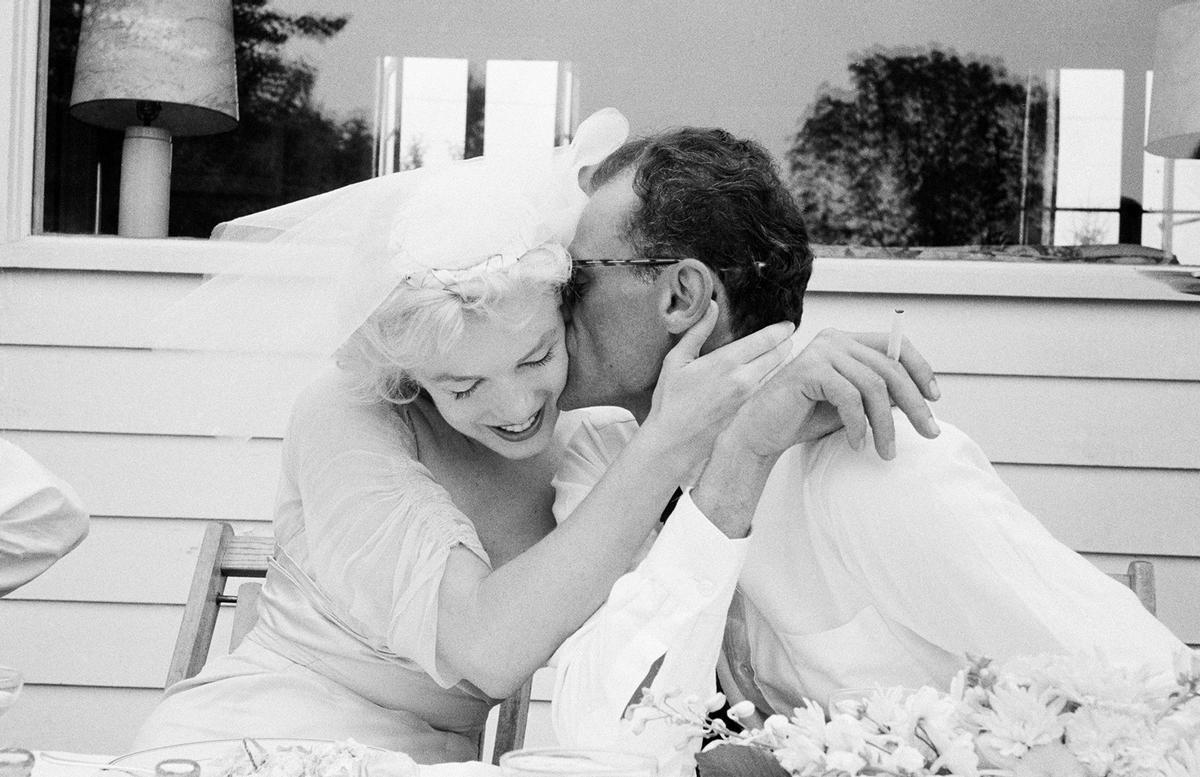 Una imagen de su boda con el dramaturgo Arthur Miller.